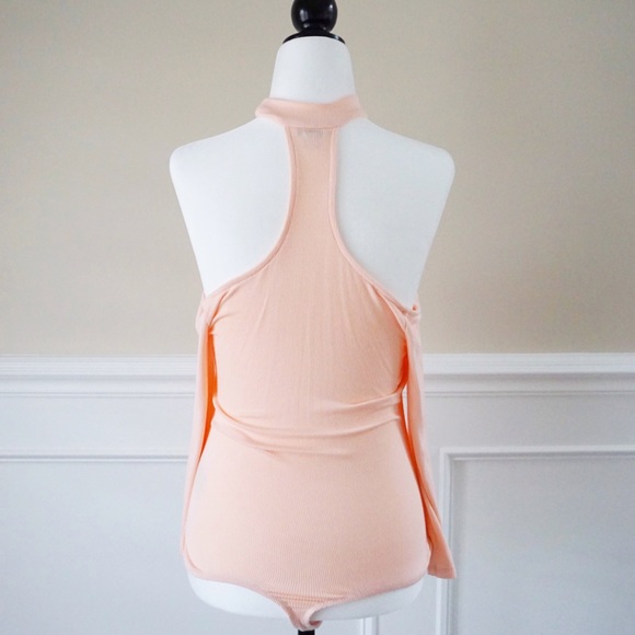 Very flattering off shoulder body suit - Picture 4 of 7